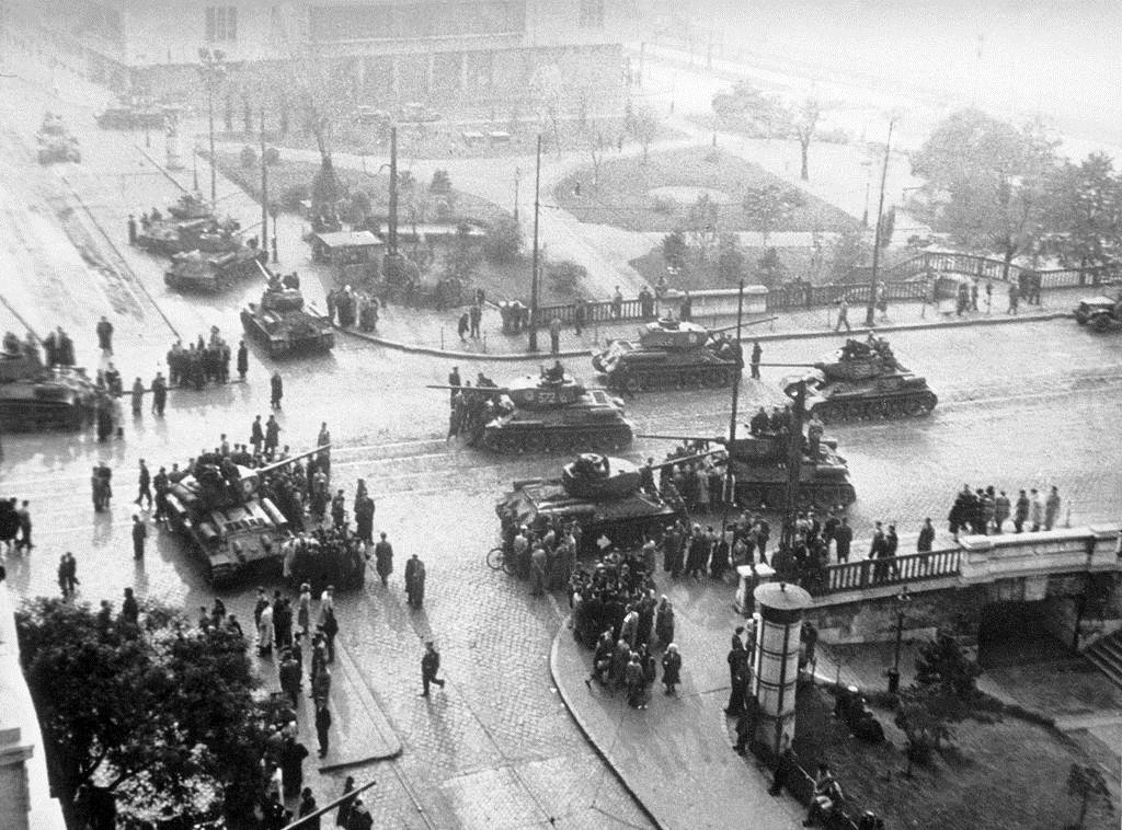 Tancuri sovietice la Budapesta
